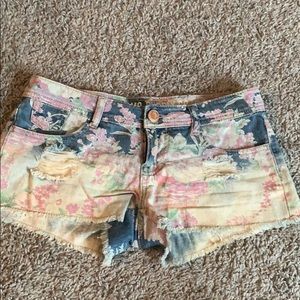Like-new floral denim shorts